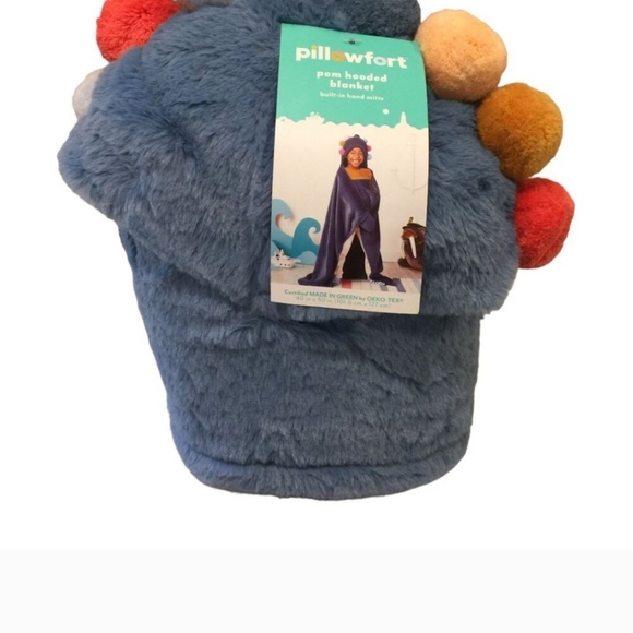 NWT Pillowfort Pom Hooded Kids Blanket w/ Built-in Hand Mitts - Picture 1 of 7